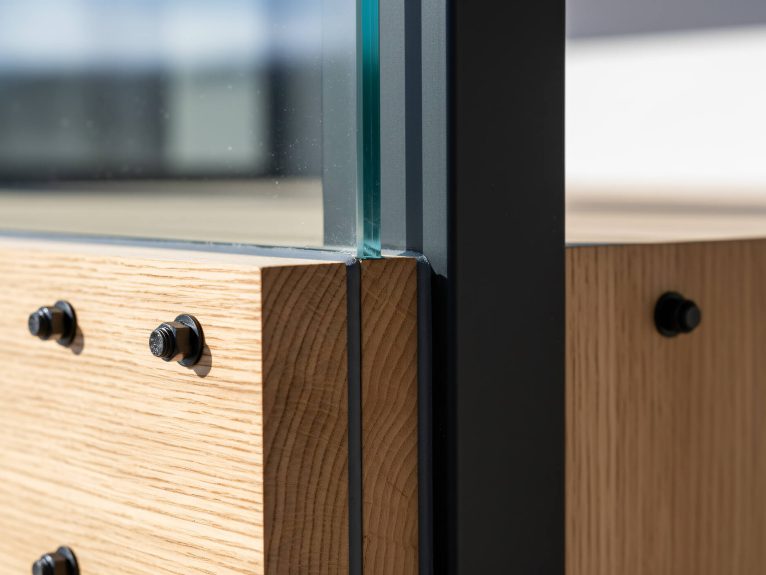 Detalle técnico de acabados y solvencia en la ejecución